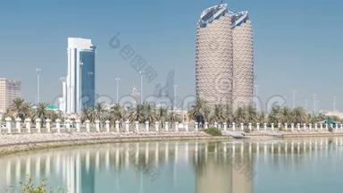 在阿布扎比时间推移与AlBahr塔的摩天大楼天际线。 阿拉伯联合酋长国